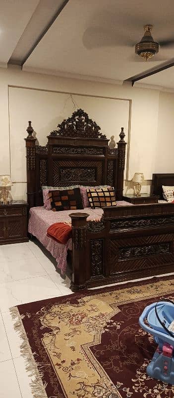 king size bed with mattress '2 side table & dressings table 6