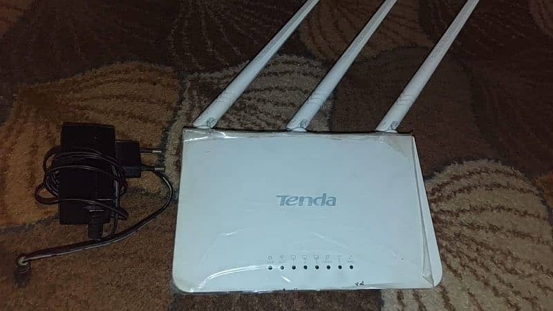 tenda triple antenna router 1