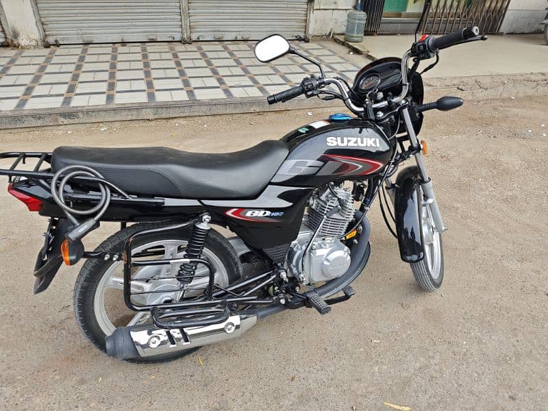 Scratchless Suzuki 110 Bike Black Color, just 2300 Kms driven. 2