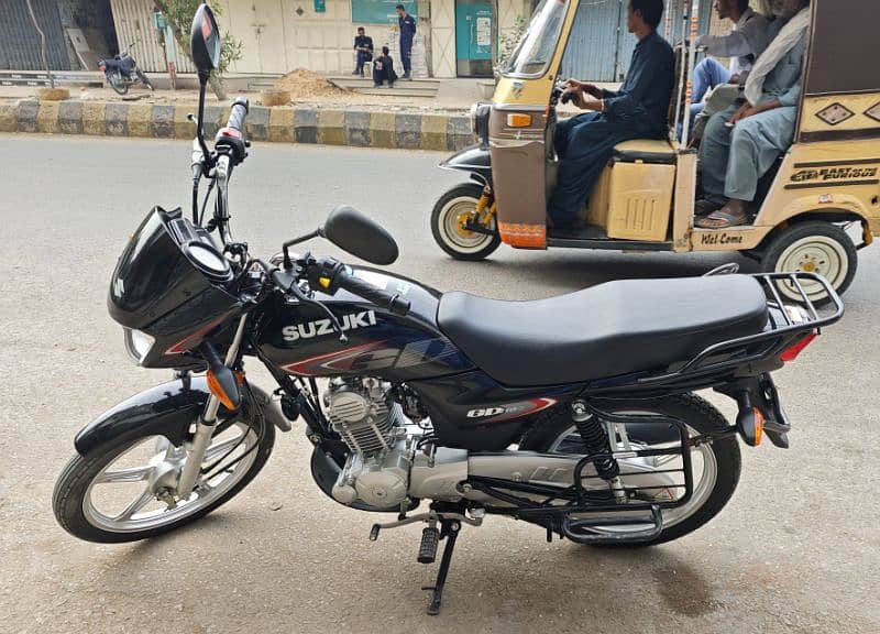 Scratchless Suzuki 110 Bike Black Color, just 2300 Kms driven. 3