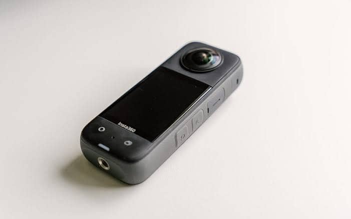 Insta 360 x3 with spare batteries 0