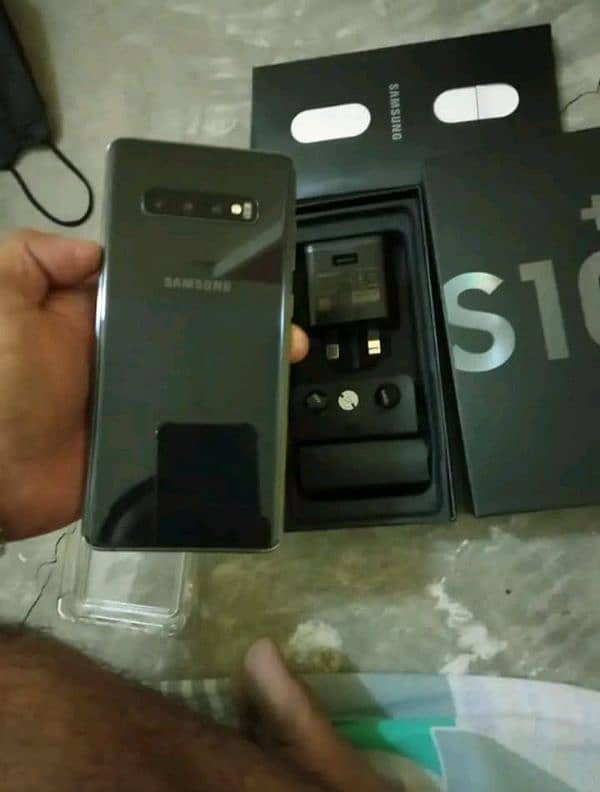 Samsung Galaxy S10 plus 8 ram 128 GB full box 3