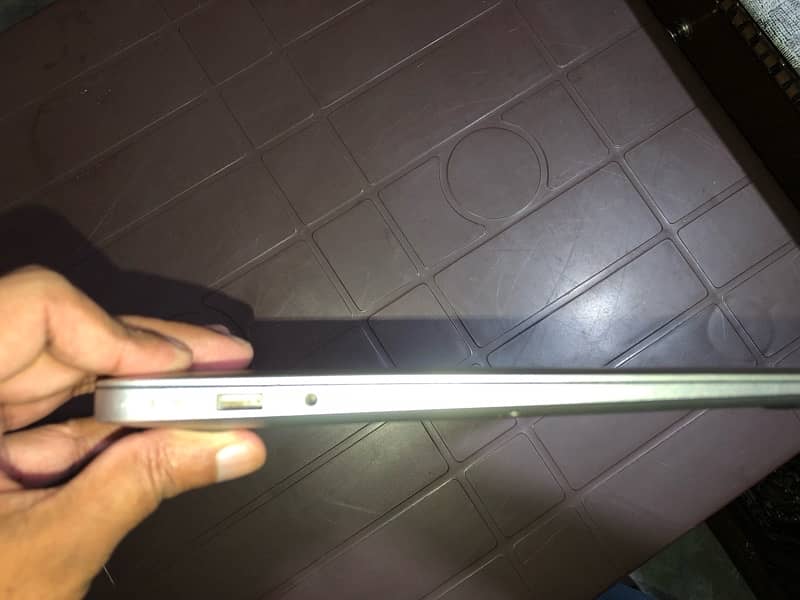 Macbook air 2013 13 inch working very well no fault 3