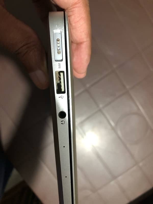 Macbook air 2013 13 inch working very well no fault 5