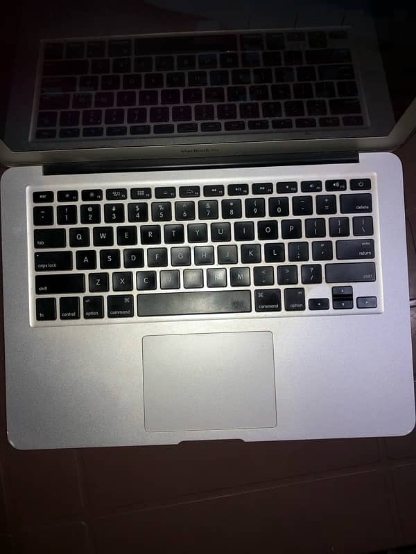 Macbook air 2013 13 inch working very well no fault 8