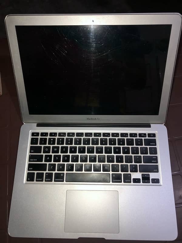 Macbook air 2013 13 inch working very well no fault 9