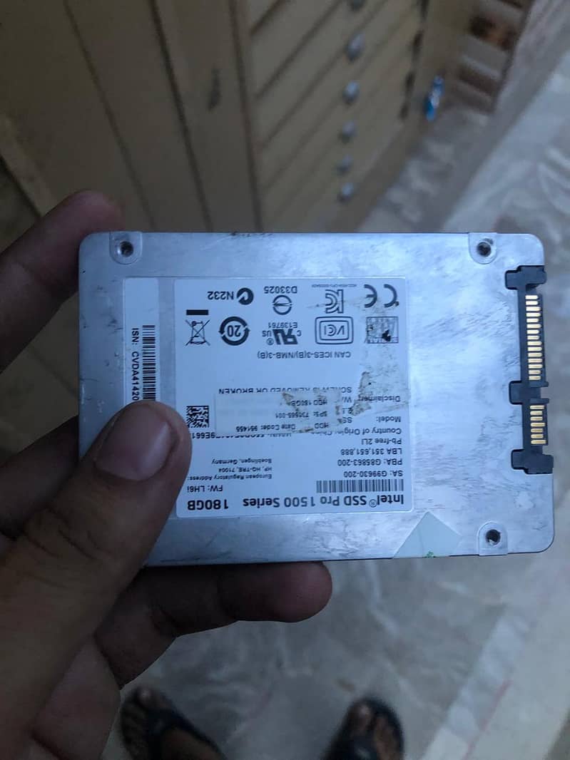 INTEL 180GB SSD 1