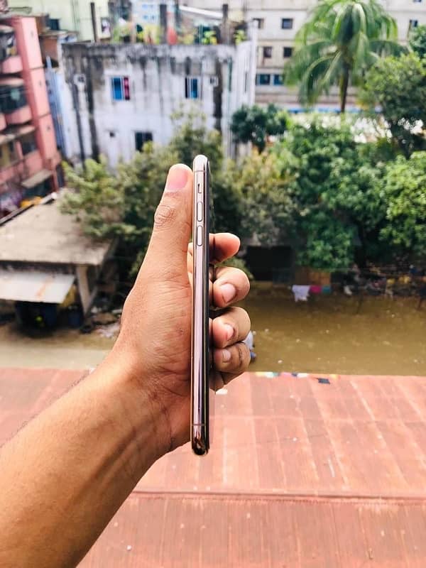 256 GB PTA Approved Iphone 11 Pro Max 4