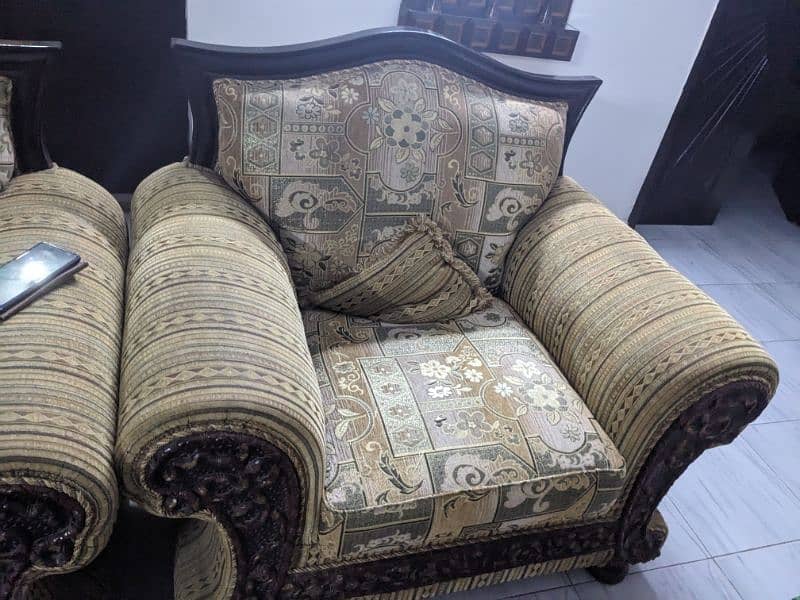 2 seater and 2 single seater  sofa set high quality good condition 0