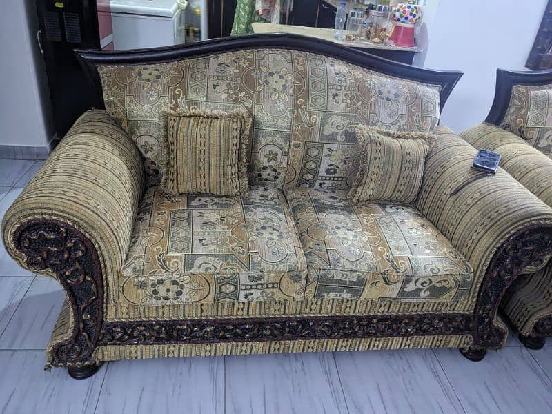 2 seater and 2 single seater  sofa set high quality good condition 6