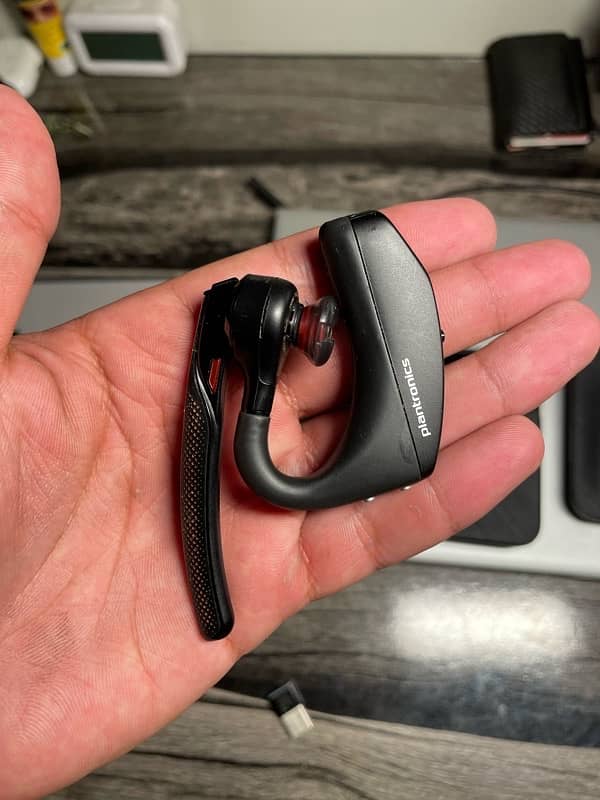 Plantronics Voyager 5200 UC Slightly Used Active noice Cancellation 1