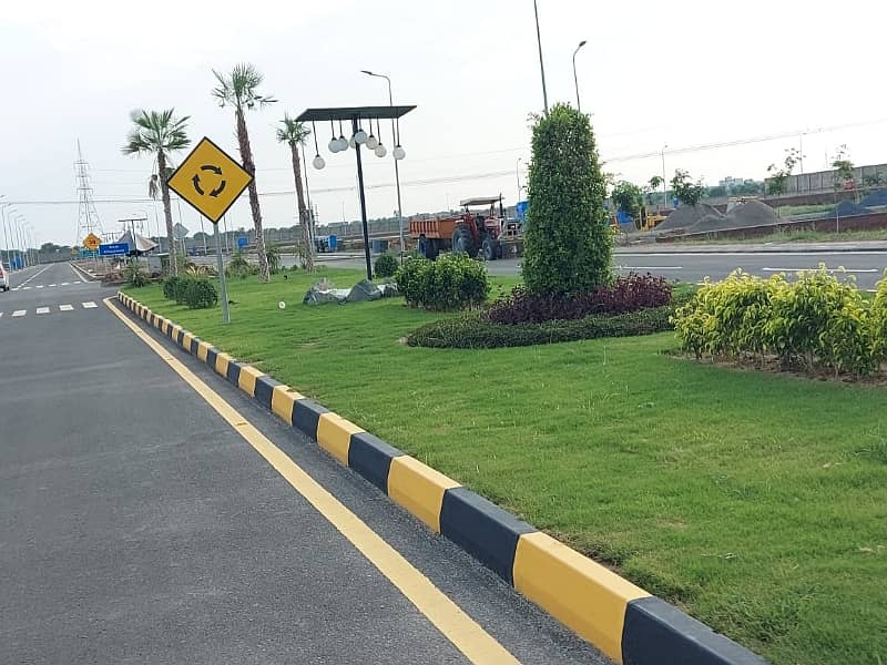 2 kanal plot available for sale in Green enclave main boulevard 100 Feet Road Abdullah Gardens Canal Road fsd 2