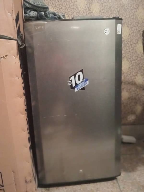 MINI FRIDGE FOR SALE URGENT 1