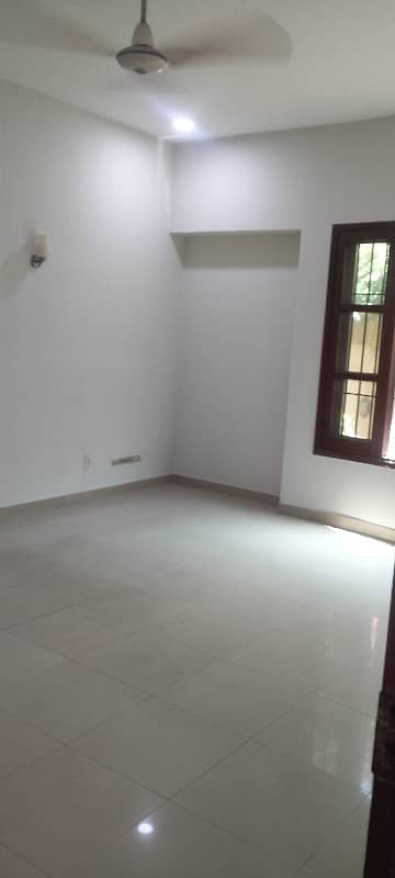 Bungalow For Rent With Full Basement Corner 0