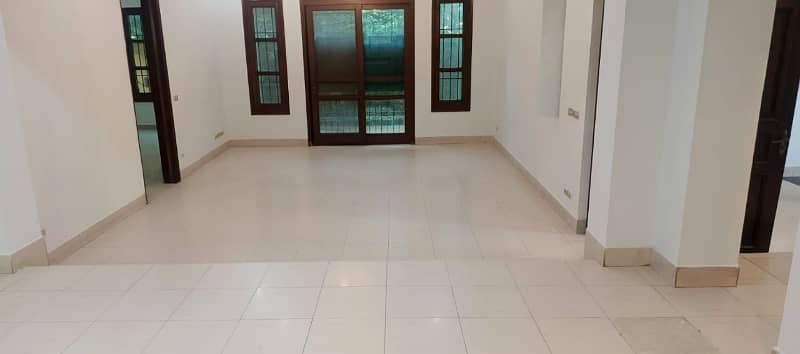 Bungalow For Rent With Full Basement Corner 20