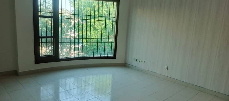 Bungalow For Rent With Full Basement Corner 21