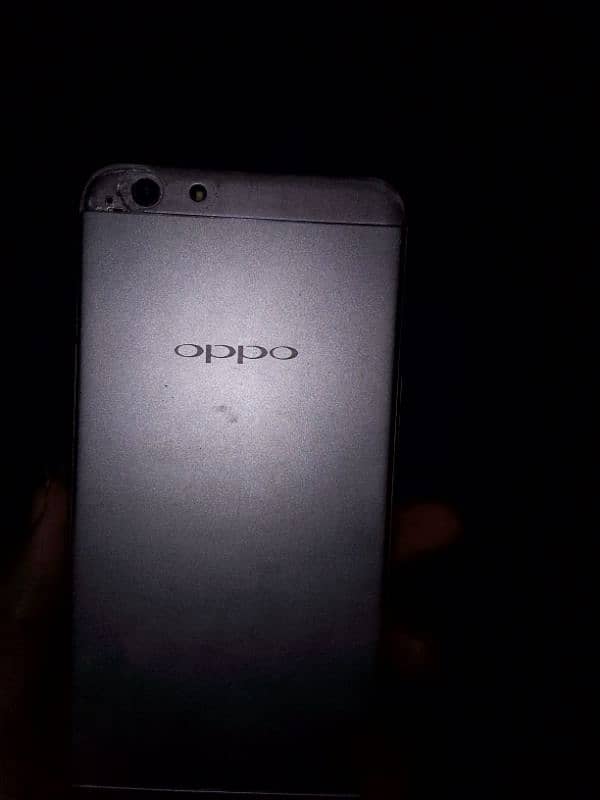 oppo F1 Mobil ok he tach me masla he Thora he bahki all oky he 1