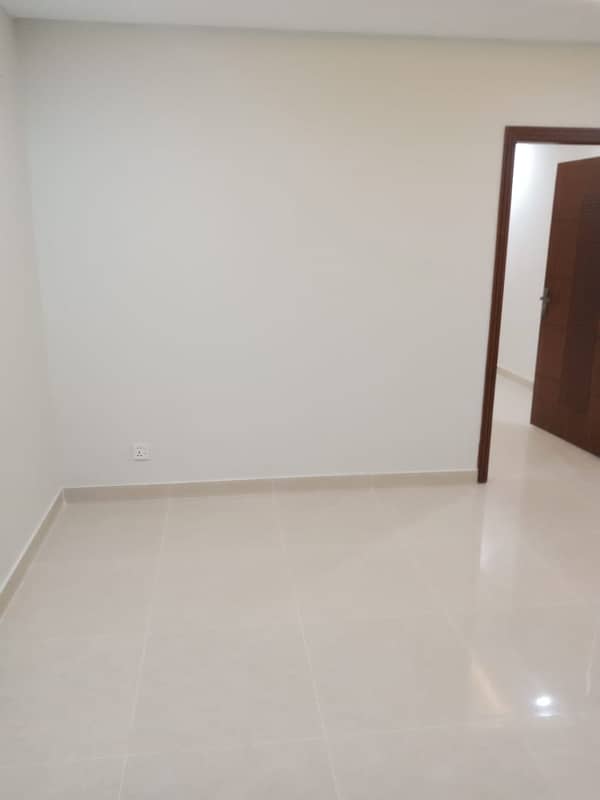 RENTED BAUTIFULL VIEW 1 BED APARTMENT WITH 570 SQ FT LIFT /MAITAINENCE AVAILABLE FOR SALE 1