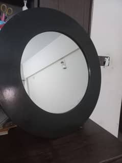 Round Frame Mirror