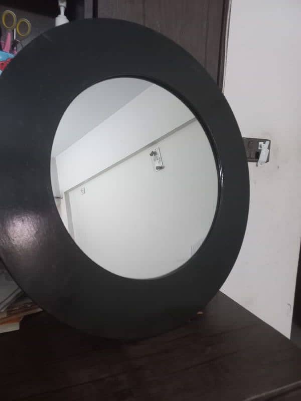 Round Frame Mirror 0