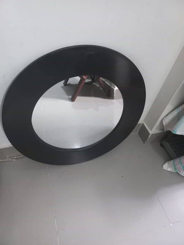 Round Frame Mirror 2