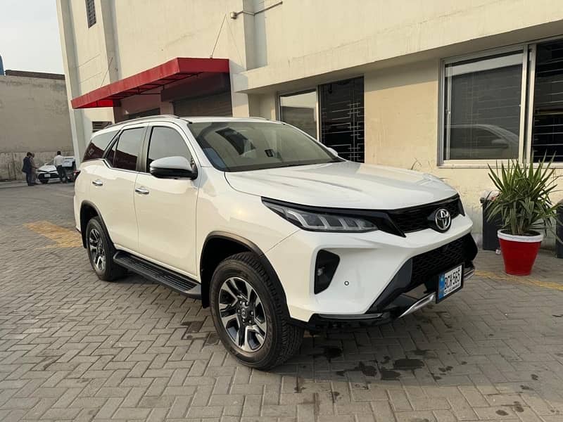 Toyota Fortuner Legender 2023 4