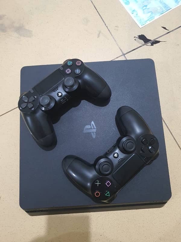 ps4slim 1tb with 2original controllers 0