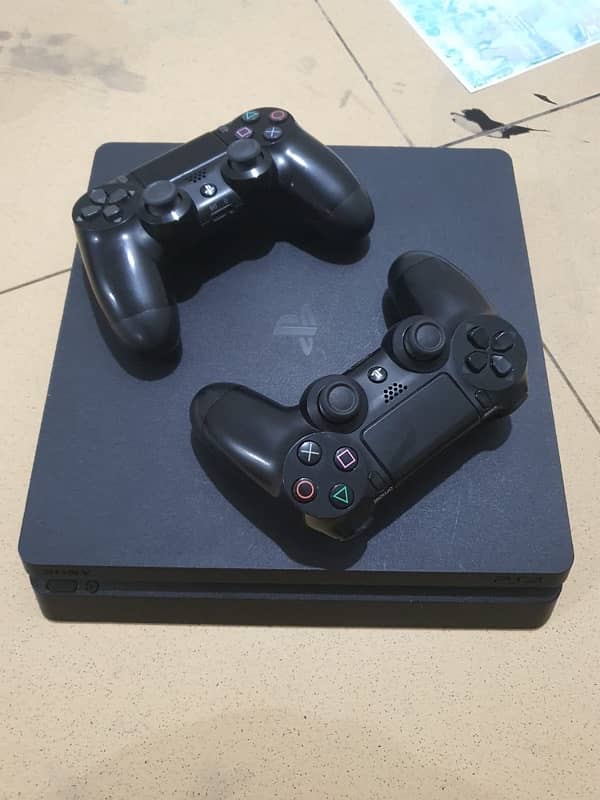 ps4slim 1tb with 2original controllers 1