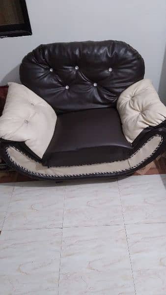 7 seater sofa set condition 10/10 urgent sale 0