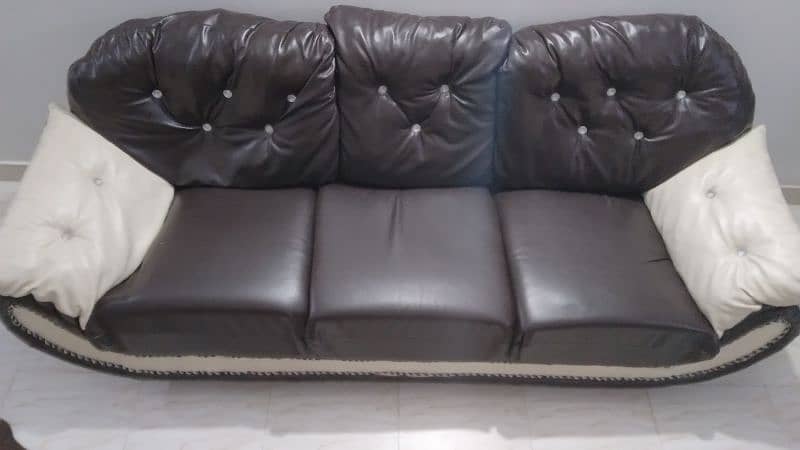 7 seater sofa set condition 10/10 urgent sale 1