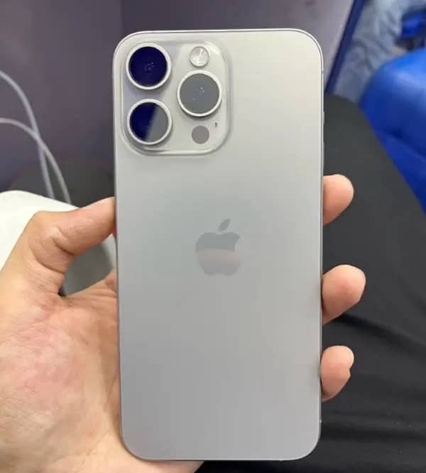 iPhone 15 pro max 0