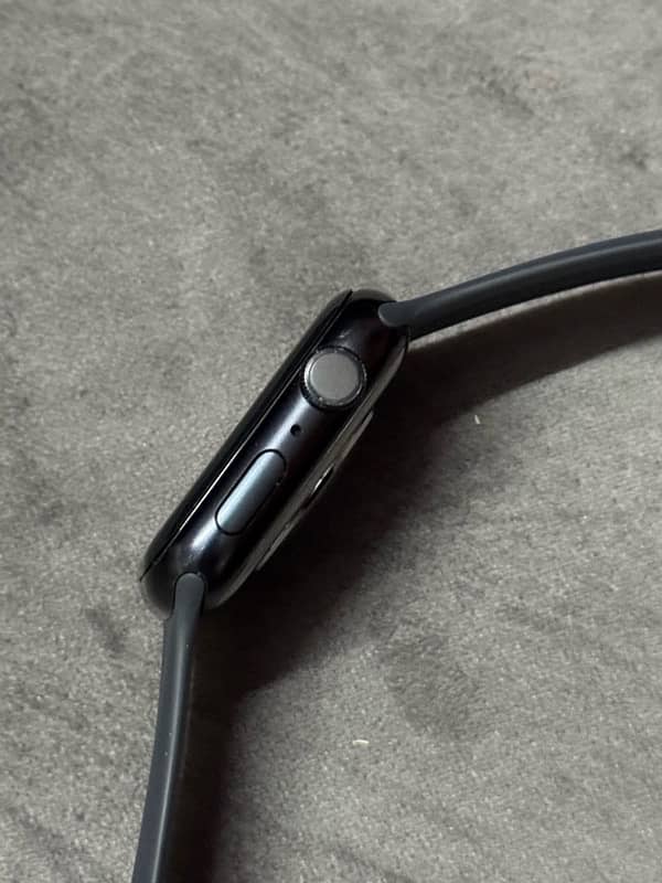 Apple watch series 7 45mm alluminum body midnight colour used 4