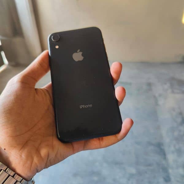 I am seeling iPhone xr 7