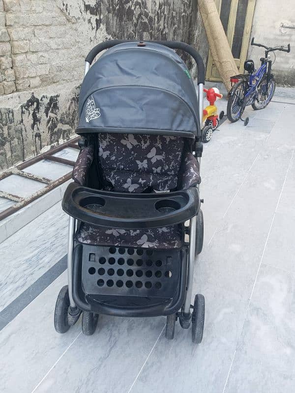 venbloom branded pram 2