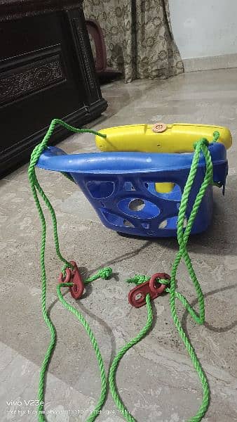 kids swing very good condition 0