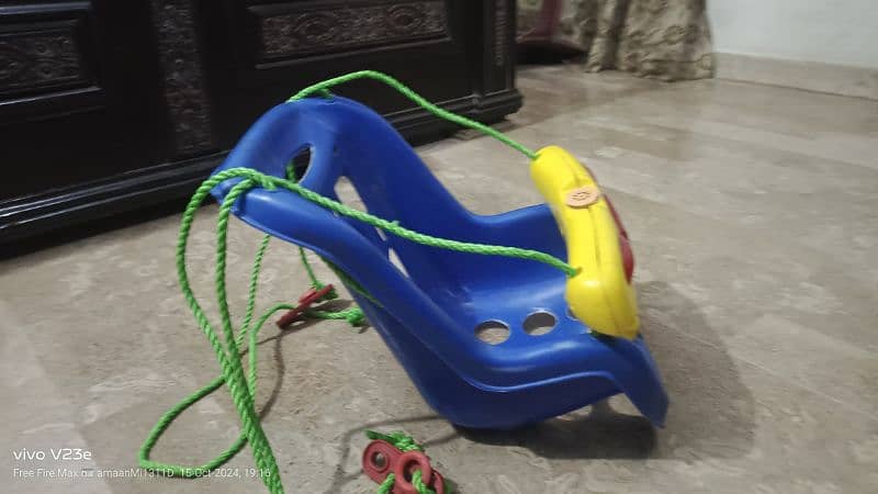 kids swing very good condition 2