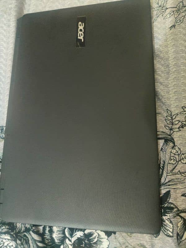 Acer laptop 4 gb / 128gb SSD 0