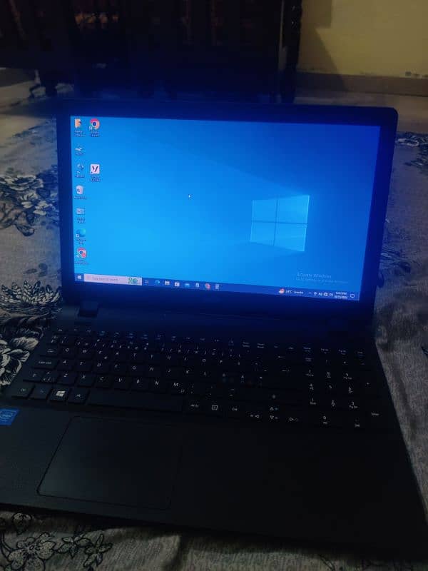 Acer laptop 4 gb / 128gb SSD 2