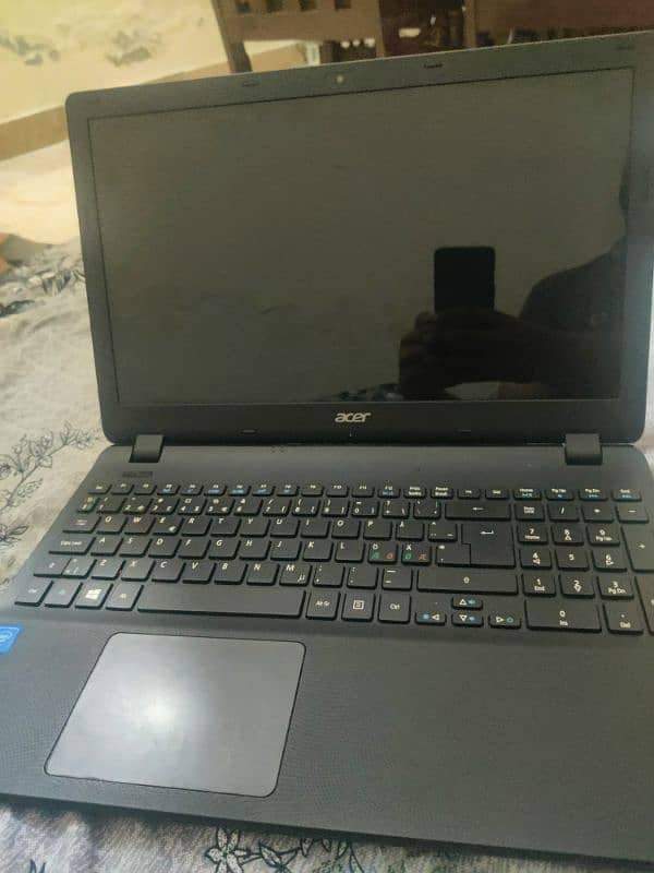 Acer laptop 4 gb / 128gb SSD 3