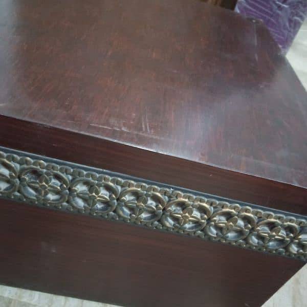 3 tables with glass in Good Condition 2