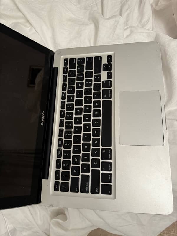 Macbook Pro i5 2011 model 1