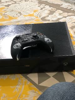 Xbox One with coustem skin controller