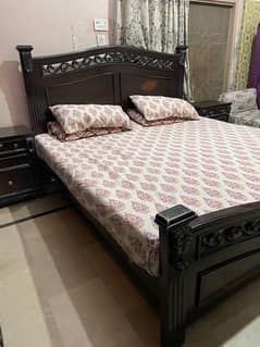 Bed and dressing table for sale