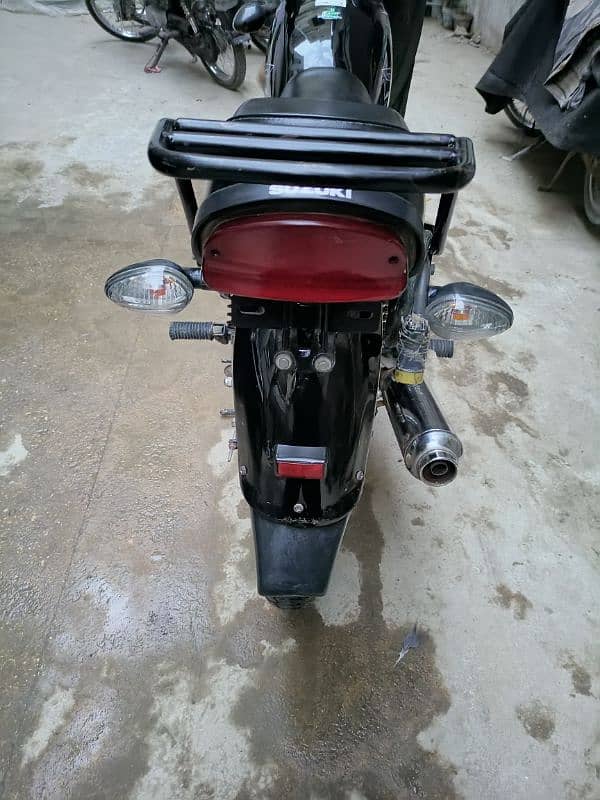 Suzuki GS150 SE 3