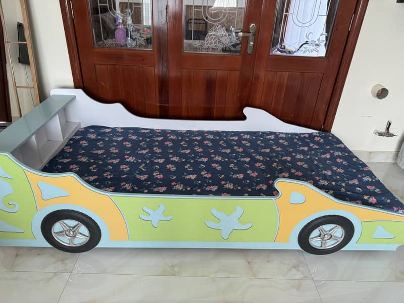 Kids car bed 0