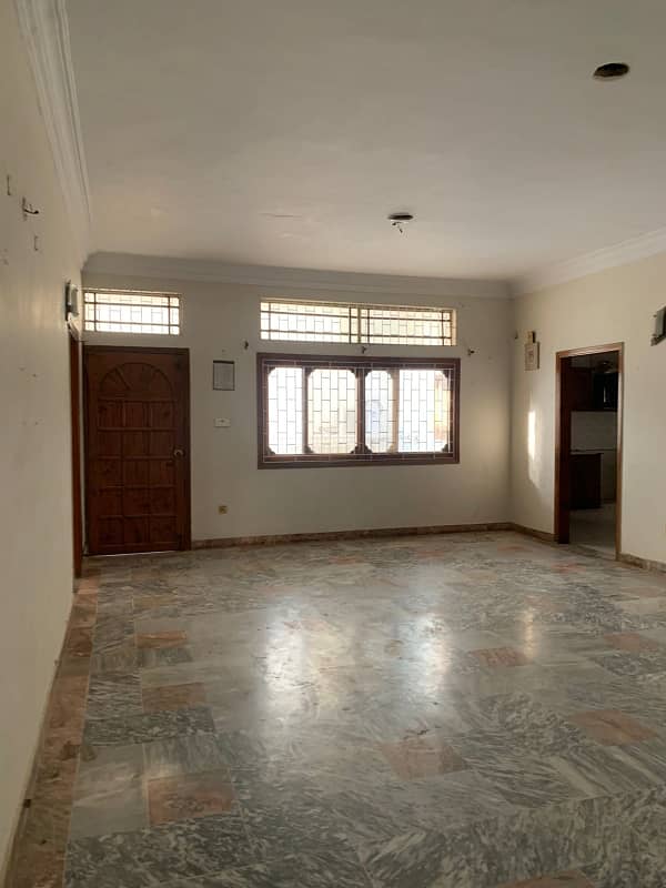 500 SQUARE YARDS 1ST FLOOR 4 BED DRAWING DINNING WEST OPEN PORTION FOR RENT IN JAUHAR 10