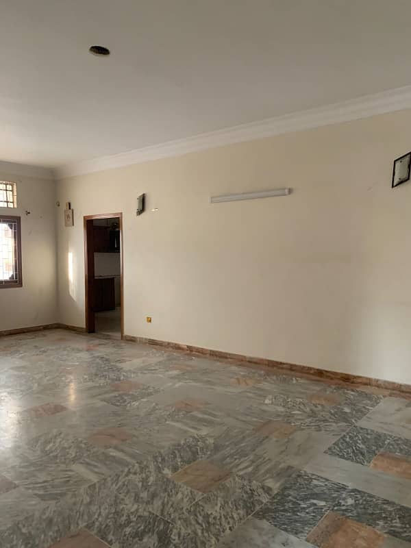 500 SQUARE YARDS 1ST FLOOR 4 BED DRAWING DINNING WEST OPEN PORTION FOR RENT IN JAUHAR 11