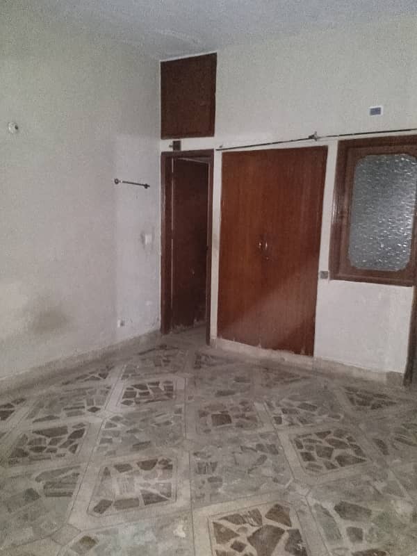 2 bed dd portion available for rent in north Karachi 3