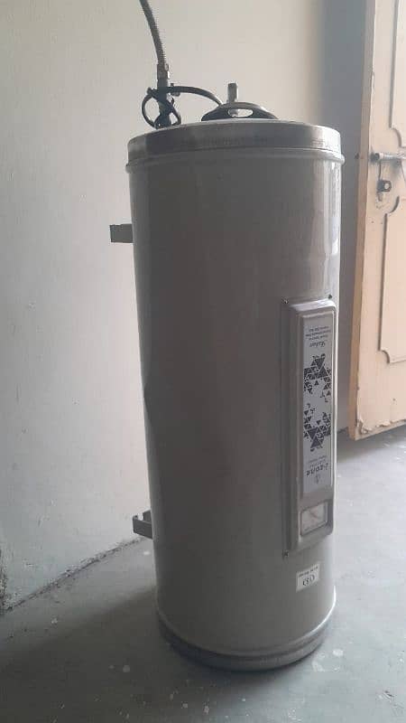 iZONE Electric Geyser 60LTR 2