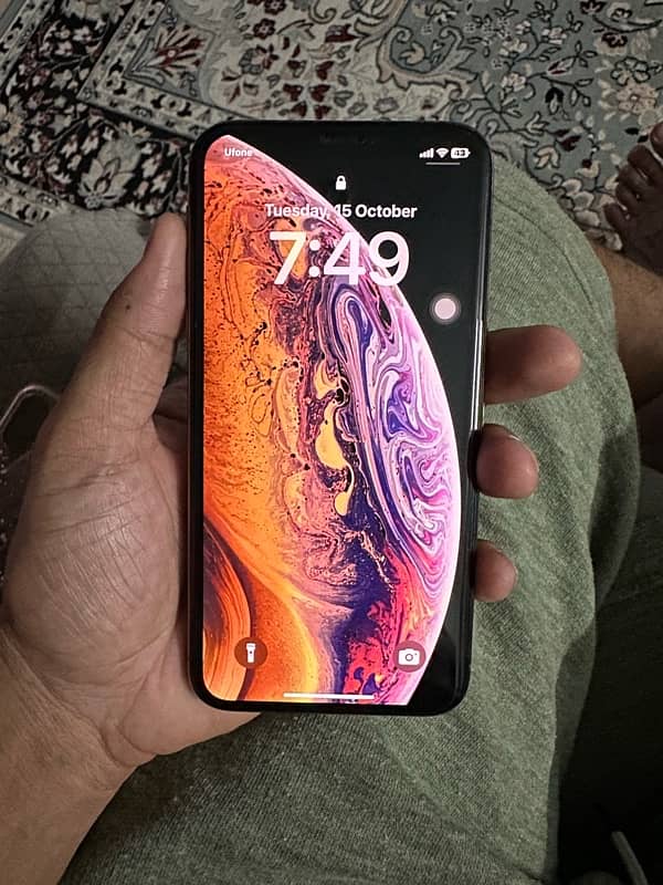 iphone XS gold color 64gb 1